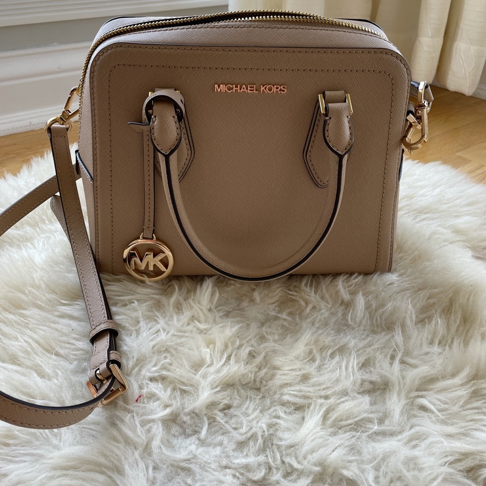 Tan Micheal Kors Hope Handbag - Picture 4 of 4